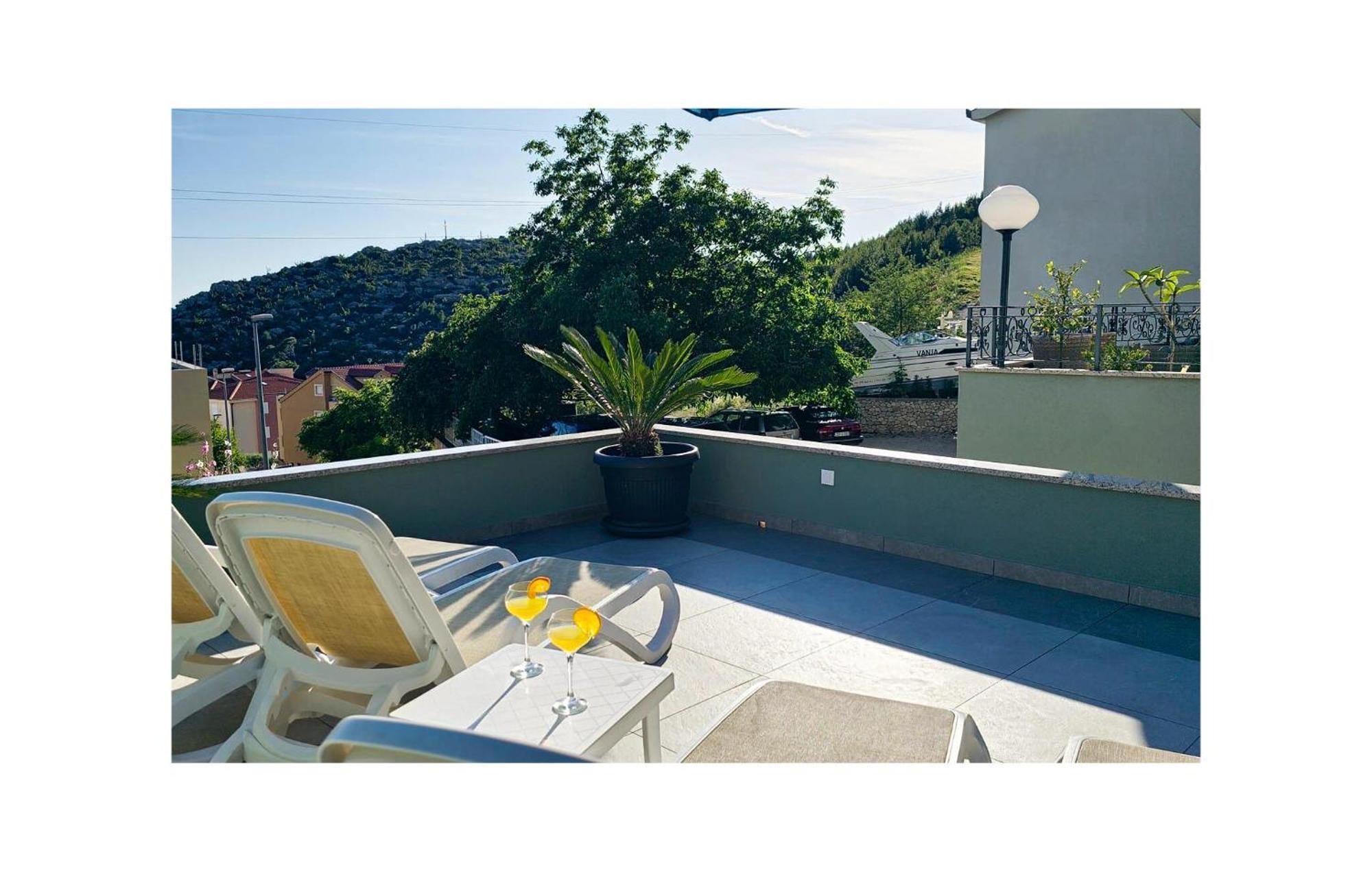 Amazing Apartment In Makarska With House Sea View